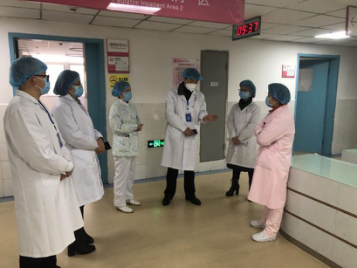 院领导督查防护物资及捐赠物资使用情况