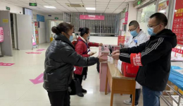 免费发放中药 助力抗击疫情